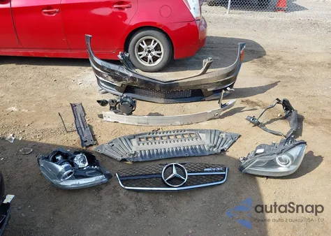 2013 Mercedes-Benz C 63 Amg из США, поврежденный, VIN WDDGF7HB5DA878430